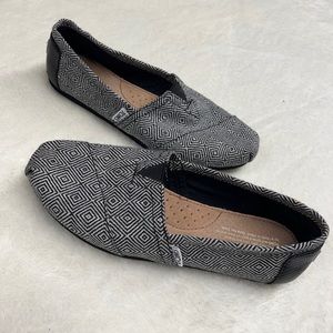 Tom’s Women’s 8.5 Slip-On Shoes In Good Shape.